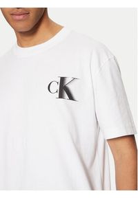 Calvin Klein Jeans T-Shirt J30J327475 Biały Regular Fit. Kolor: biały. Materiał: bawełna