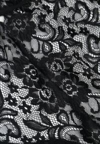 Born2be - Czarne Koronkowe Body Bez Pleców z Wiązaniem z Tyłu i Paskami przy Dekolcie Palaria. Stan: podwyższony. Kolor: czarny. Materiał: koronka. Wzór: paski, koronka #4