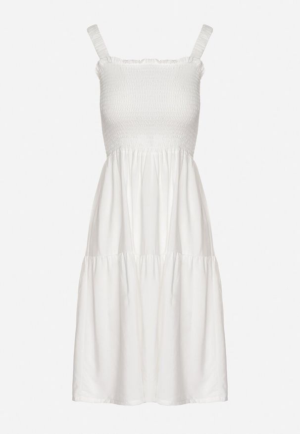 Born2be - Biała Rozkloszowana Sukienka na Ramiączkach z Wiskozy Miravelia. Okazja: na co dzień. Typ kołnierza: dekolt kwadratowy. Kolor: biały. Materiał: wiskoza. Długość rękawa: na ramiączkach. Typ sukienki: proste. Styl: casual