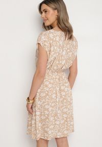 Born2be - Beżowa Sukienka z Bawełną i Kwiatowym Wzorem Lumianisse. Okazja: na co dzień. Kolor: beżowy. Materiał: bawełna. Długość rękawa: krótki rękaw. Wzór: kwiaty. Sezon: lato. Styl: casual, elegancki #5
