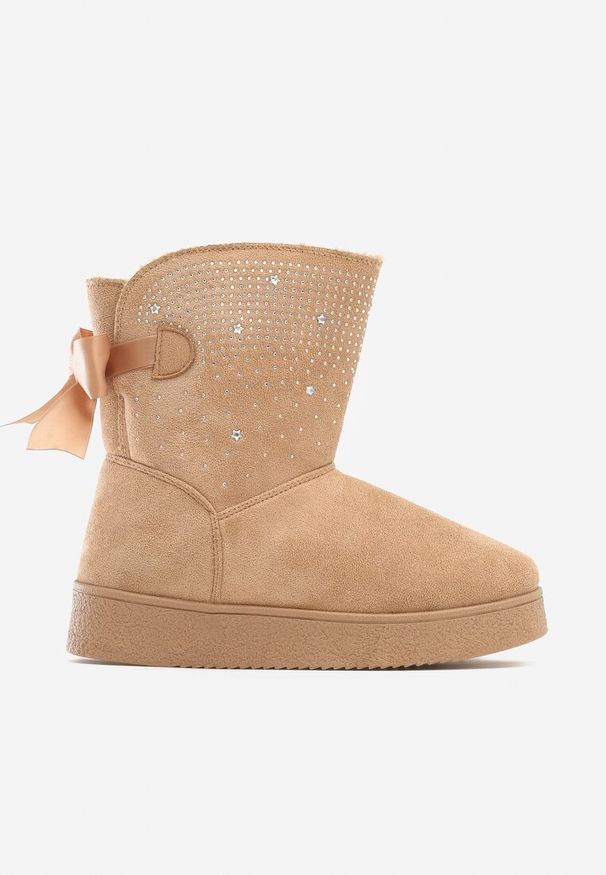 Renee - Beżowe Śniegowce Susitna. Nosek buta: okrągły. Zapięcie: bez zapięcia. Kolor: beżowy. Szerokość cholewki: normalna. Wzór: aplikacja. Wysokość cholewki: przed kolano. Materiał: futro, satyna, materiał. Sezon: zima. Styl: glamour