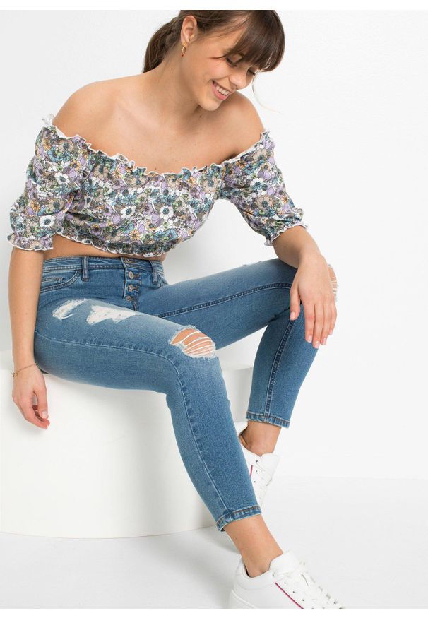 bonprix - Krótsze dżinsy z ozdobnymi przetarciami. Kolor: niebieski. Długość: krótkie