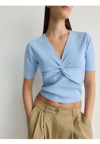 Reserved - Dzianinowa bluzka - jasnoniebieski. Kolor: niebieski. Materiał: dzianina