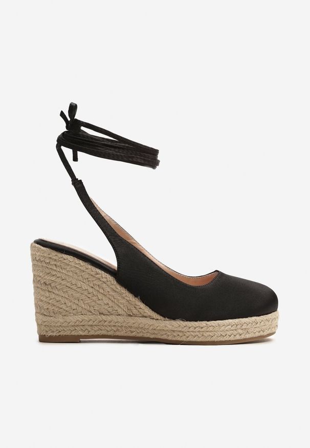 Renee - Czarne Sandały Espadryle z Satynową Cholewką i Plecionym Koturnem Manolla. Kolor: czarny. Materiał: satyna. Wzór: aplikacja. Obcas: na koturnie