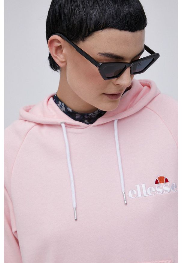 Ellesse - Sukienka. Okazja: na co dzień. Typ kołnierza: kaptur. Kolor: różowy. Materiał: bawełna. Długość rękawa: długi rękaw. Typ sukienki: proste. Styl: casual