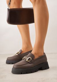 Renee - Brązowe Mokasyny na Platfromie w Stylu Chunky Ozdobione Cyrkoniami i Klamrą Tenisea. Zapięcie: klamry. Kolor: brązowy. Materiał: jeans. Wzór: aplikacja. Obcas: na platformie. Styl: elegancki #1