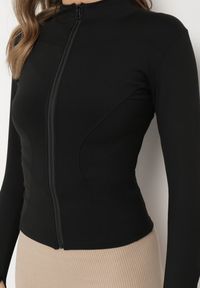 Born2be - Czarna Bluza Sportowa Zapinana na Suwak Letara. Okazja: na co dzień, do pracy. Kolor: czarny. Materiał: jeans. Długość rękawa: długi rękaw. Długość: długie. Styl: sportowy