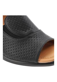 Sandały damskie Vinceza, cholewka ze skóry naturalnej licowej z perforacją odkryty przód elegancki fason na stabilnym obcasie, czarne, 66920. Kolor: czarny. Materiał: skóra. Obcas: na obcasie. Styl: elegancki. Wysokość obcasa: średni #7