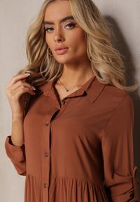 Renee - Ciemnobrązowa Koszulowa Sukienka Maxi z Bawełny Junira. Okazja: na co dzień. Kolor: brązowy. Materiał: bawełna. Typ sukienki: koszulowe. Styl: casual. Długość: maxi #4