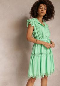 Renee - Zielona Sukienka Rozkloszowana z Wiązanym Paskiem i Koronką Oninka. Kolor: zielony. Materiał: koronka. Wzór: koronka. Długość: mini #1