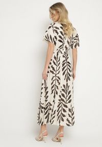 Born2be - Czarna Sukienka z Wiskozy Ozdobiona Liśćmi Erisola. Okazja: na co dzień. Typ kołnierza: dekolt w kształcie V. Kolor: czarny. Materiał: wiskoza. Wzór: aplikacja. Styl: casual, elegancki #3