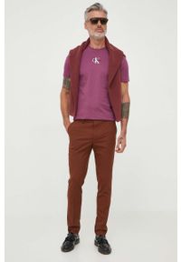 Calvin Klein Jeans t-shirt bawełniany kolor fioletowy z nadrukiem. Kolor: fioletowy. Materiał: bawełna. Wzór: nadruk. Styl: klasyczny #3