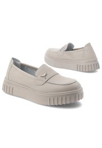 Półbuty damskie Vinceza, cholewka ze skóry naturalnej licowej wsuwany fason z ozdobnym elementem, beżowe, 93218. Okazja: na co dzień. Kolor: beżowy. Materiał: skóra. Szerokość cholewki: normalna. Wzór: aplikacja. Styl: klasyczny, casual #3