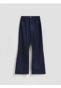 Reserved - Jeansy flare - granatowy. Kolor: niebieski #1