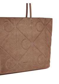 Calvin Klein Torebka Emblem Aop Embossed Suede Tote LV04F3334G Beżowy. Kolor: beżowy. Materiał: skórzane, zamszowe #4