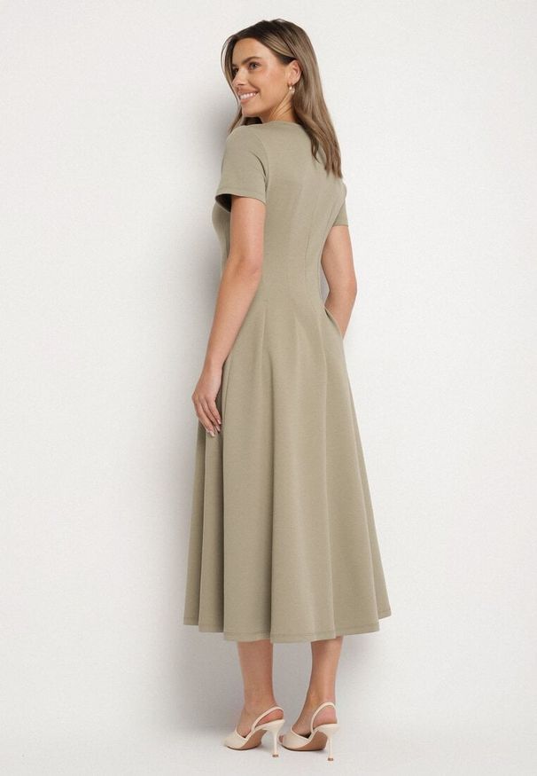 Born2be - Zielona Taliowana Sukienka z Bawełną Zeraviae. Okazja: na co dzień. Kolor: zielony. Materiał: bawełna. Typ sukienki: sportowe, proste. Styl: casual, klasyczny, sportowy