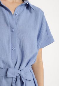 Born2be - Granatowa Sukienka z Wiskozy o Koszulowym Kroju z Wiązanym Paskiem Danisna. Okazja: na co dzień. Kolor: niebieski. Materiał: wiskoza. Długość rękawa: krótki rękaw. Wzór: aplikacja. Typ sukienki: koszulowe. Styl: klasyczny, casual, elegancki. Długość: midi #4