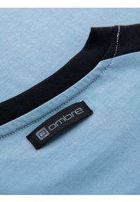 Ombre Clothing - Męski t-shirt z kontrastowymi lampasami – jasnoniebieski V3 - Rozmiar: XL. Okazja: na co dzień. Kolor: niebieski. Materiał: materiał, jersey, poliester, bawełna. Wzór: melanż, aplikacja. Styl: klasyczny, sportowy, casual #7