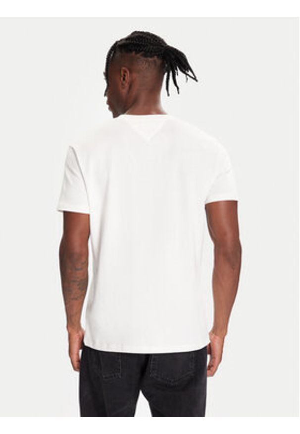Tommy Jeans T-Shirt DM0DM22464 Biały Regular Fit. Kolor: biały. Materiał: bawełna