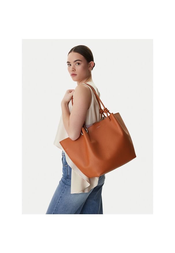 Torebka Coccinelle. Kolor: brązowy