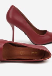 Renee - Bordowe Szpilki Vices z Wkładką ze Skóry Naturalnej Mivika. Okazja: na co dzień. Kolor: czerwony. Materiał: skóra. Obcas: na szpilce. Styl: casual #3