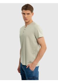 Big-Star - Koszulka męska z guzikami przy dekolcie jasnozielona Alanco 300. Okazja: na co dzień. Kolor: zielony. Materiał: bawełna. Wzór: aplikacja. Styl: casual #5