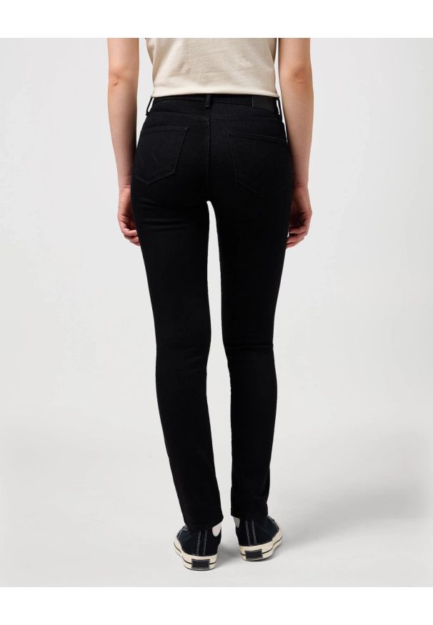 Wrangler - DAMSKIE SPODNIE WRANGLER SLIM RETRO BLACK 112352334. Styl: retro
