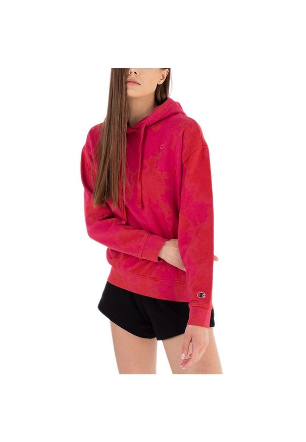 Bluza Champion Hooded Sweatshirt 116071-PS025 - czerwona. Okazja: na co dzień, na spacer. Typ kołnierza: kaptur. Kolor: czerwony. Materiał: bawełna, poliester, materiał. Wzór: aplikacja. Styl: casual, klasyczny. Sport: turystyka piesza