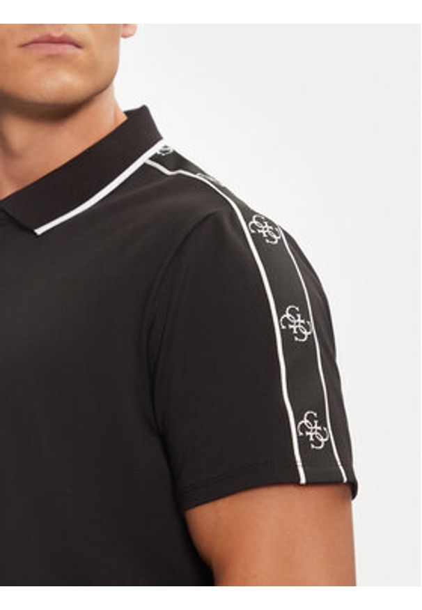 Guess Polo M4YP40 KARS0 Czarny Regular Fit. Typ kołnierza: polo. Kolor: czarny. Materiał: syntetyk