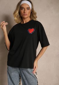 Renee - Czarny T-shirt z Bawełny Ozdobiony Sercem Ranira. Okazja: na co dzień. Kolor: czarny. Materiał: bawełna. Wzór: aplikacja. Styl: casual #5