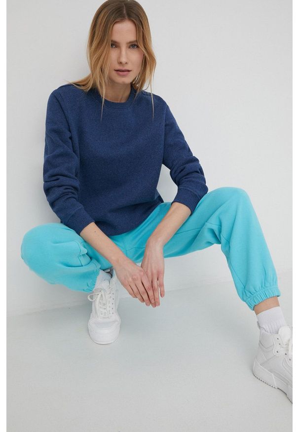 Superdry spodnie dresowe bawełniane damskie gładkie. Stan: podwyższony. Kolor: niebieski. Materiał: bawełna, dresówka. Wzór: gładki