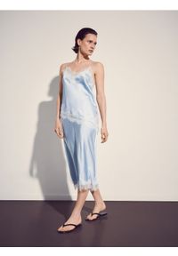 Reserved - Spódnica midi z koronką - jasnoniebieski. Kolor: niebieski. Materiał: koronka. Wzór: koronka #1