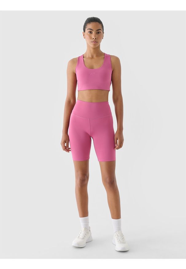 4f - 4F Legginsy krótkie treningowe damskie - fioletowe M. Stan: podwyższony. Kolor: różowy. Materiał: dzianina, włókno, syntetyk, materiał, elastan. Długość: krótkie. Wzór: gładki, ze splotem, jednolity. Sport: fitness