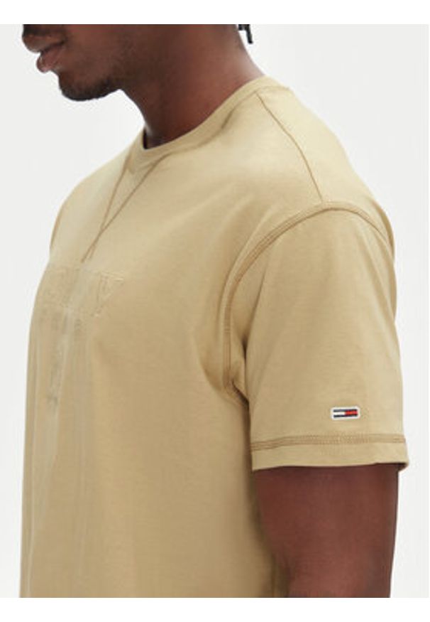 Tommy Jeans T-Shirt Tonal Crest DM0DM20805 Beżowy Relaxed Fit. Kolor: beżowy. Materiał: bawełna