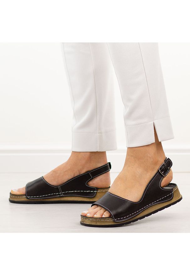 Czarne skórzane sandały damskie T.Sokolski 306. Okazja: na spacer, na co dzień. Kolor: czarny. Materiał: skóra. Sezon: wiosna, lato. Styl: casual, klasyczny