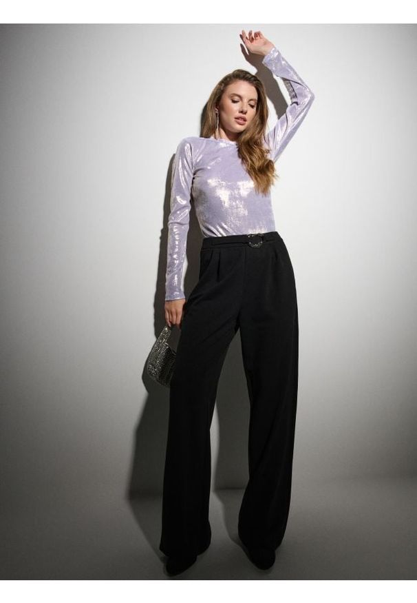 Sinsay - Spodnie wide leg z zakładkami i ozdobną klamrą - czarny. Kolor: czarny