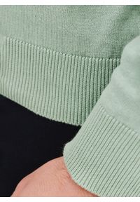 Pako Lorente - PAKO LORENTE – Zielony męski sweter w serek. Typ kołnierza: dekolt w serek. Kolor: zielony, czerwony, niebieski. Materiał: bawełna. Sezon: wiosna #6