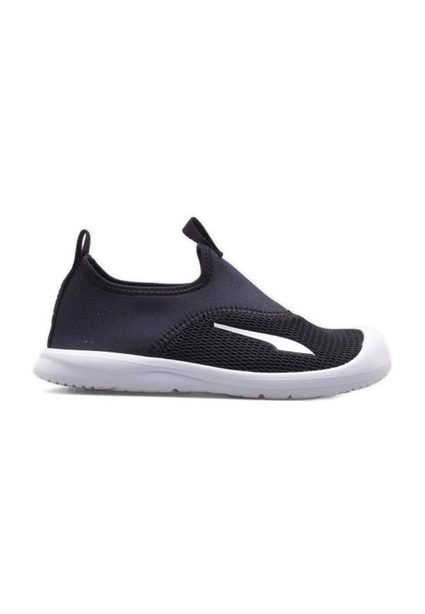 Buty Puma Aqacat Shield Ps Jr 374860-01 czarne. Okazja: na spacer, na co dzień. Kolor: czarny. Materiał: guma. Sport: turystyka piesza