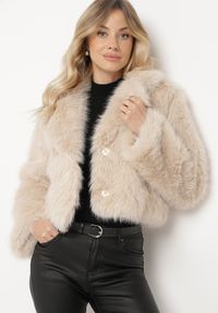 Born2be - Beżowa Futerkowa Kurtka o Krótkim Kroju z Eleganckim Kołnierzem Tazamisa. Okazja: na co dzień. Kolor: beżowy. Materiał: jeans. Długość: krótkie. Styl: elegancki