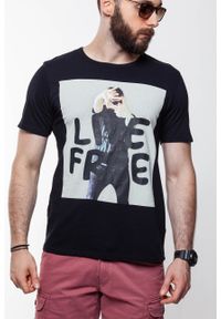 Lee - LEE T SHIRT PHOTO TEE BLACK L60QEP01 112113474. Wzór: nadruk. Styl: klasyczny