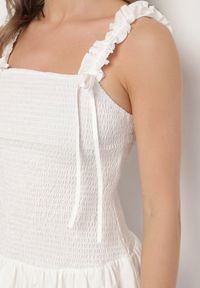 Born2be - Biała Bawełniana Sukienka Bombka na Ramiączkach z Elastyczną Górą Linarisena. Okazja: na imprezę, na co dzień. Typ kołnierza: kokarda. Kolor: biały. Materiał: bawełna. Długość rękawa: na ramiączkach. Typ sukienki: bombki. Styl: casual, elegancki #4