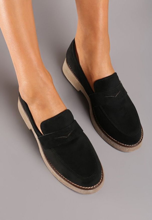Born2be - Czarne Mokasyny z Imitacji Zamszu na Kontrastowej Podeszwie Beliara. Okazja: do pracy, na co dzień. Kolor: czarny. Materiał: zamsz. Styl: elegancki, casual