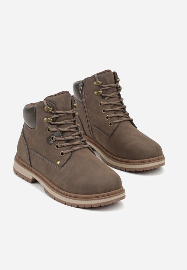 Born2be - Brązowe Trapery Trzewiki Ozdobione Przeszyciami Zobelle. Okazja: na co dzień. Kolor: brązowy. Materiał: jeans. Wzór: aplikacja. Styl: klasyczny, casual, elegancki