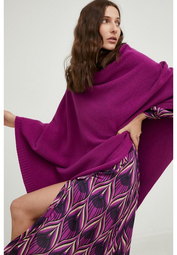 Answear Lab poncho z wełną damski kolor różowy. Kolor: różowy. Materiał: wełna. Wzór: gładki. Styl: wakacyjny
