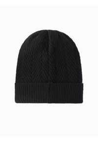 Ombre Clothing - Męska dzianinowa czapka o sweterkowym splocie z naszywką – czarna V1 OM-ACWH-0122 - uniwersalny. Kolor: czarny. Materiał: dzianina. Wzór: ze splotem, aplikacja. Styl: klasyczny, casual #5