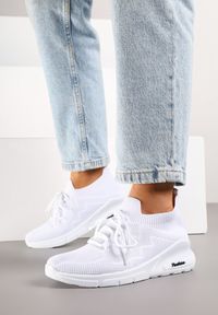 Born2be - Białe Buty Sportowe Amathousa. Okazja: na co dzień. Kolor: biały. Materiał: jeans
