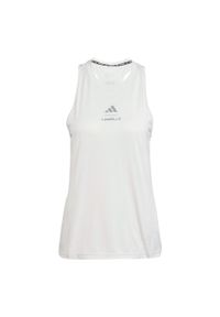 Adidas - Damski tank top adidas Les Mills Graphic. Kolor: biały. Wzór: aplikacja. Sport: fitness