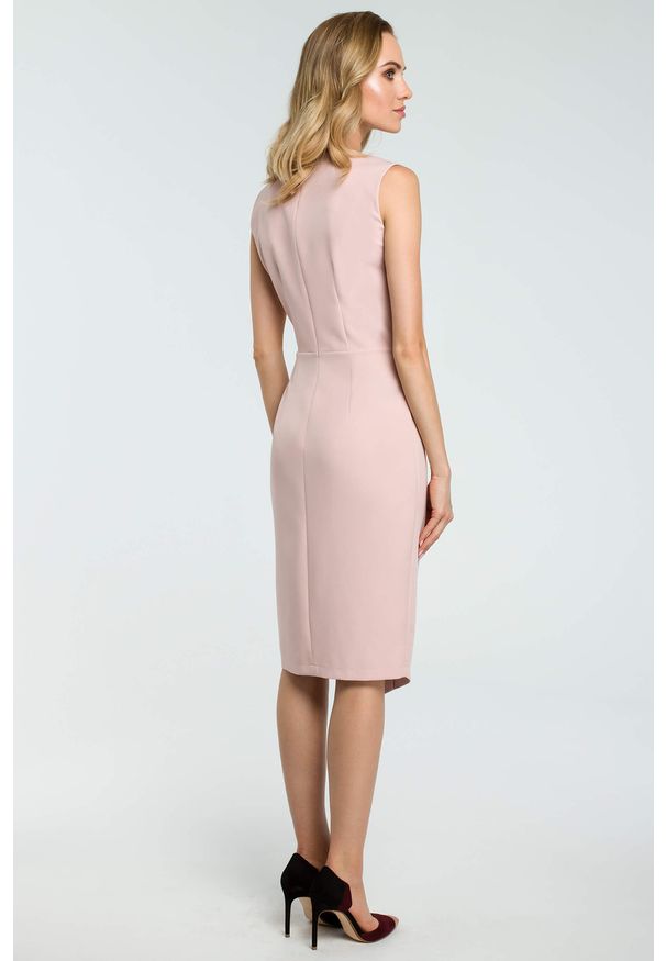 Sukienki.shop - Sukienka elegancka ołówkowa do pracy kopertowy dekolt różowa. Okazja: do pracy. Typ kołnierza: dekolt kopertowy. Kolor: zielony, czarny, różowy. Sezon: lato, wiosna. Typ sukienki: ołówkowe, kopertowe. Styl: elegancki