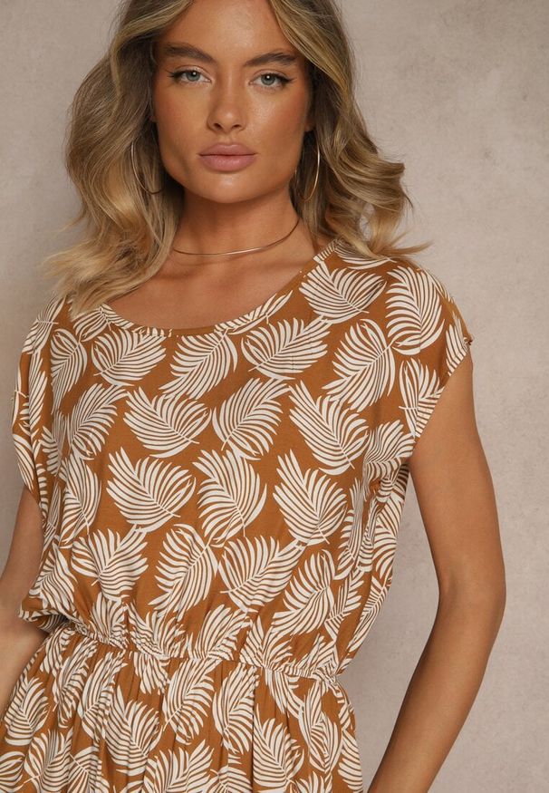 Renee - Beżowa Rozkloszowana Sukienka na Krótki Rękaw z Gumką w Talii Milenea. Okazja: na co dzień. Kolor: beżowy. Materiał: jeans. Długość rękawa: krótki rękaw. Styl: elegancki, casual