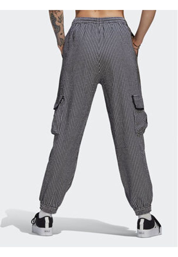 Adidas - adidas Spodnie materiałowe Gingham HB9456 Czarny Loose Fit. Kolor: czarny. Materiał: bawełna, materiał